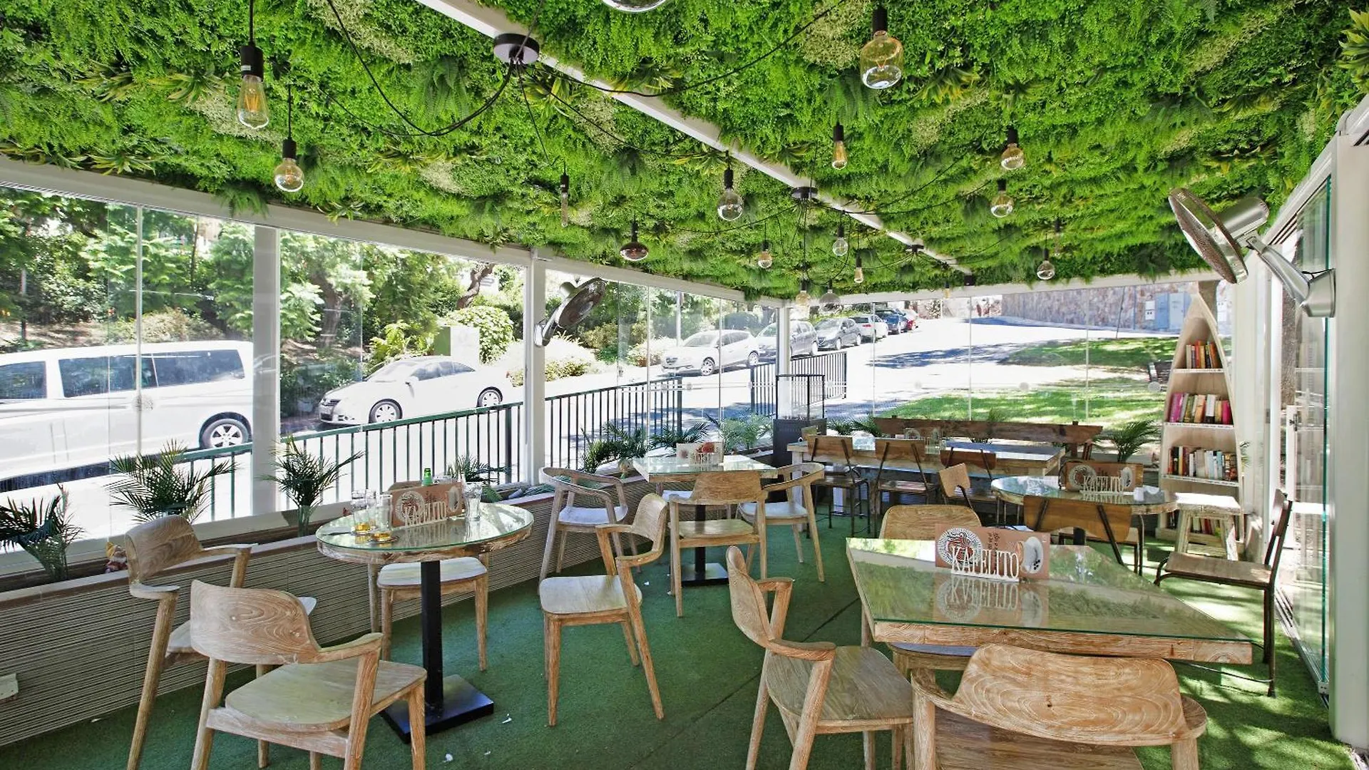 Lovely Open Terrace Beach Apartment 贝纳尔马德纳