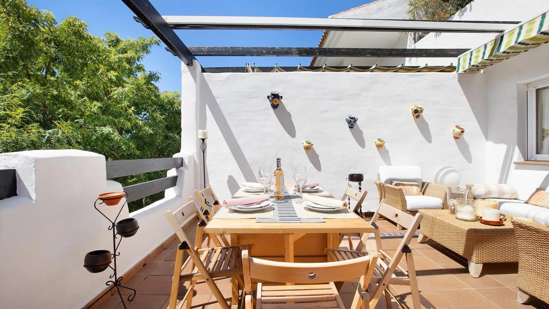 Lovely Open Terrace Beach Apartment 贝纳尔马德纳
