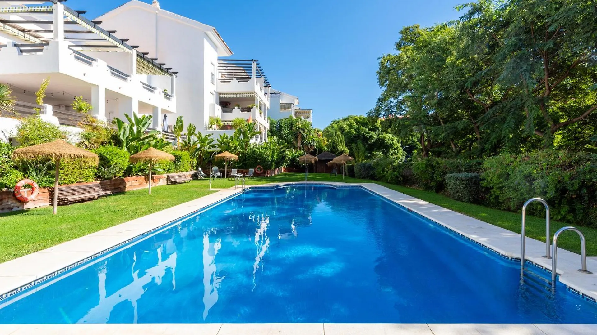 Lovely Open Terrace Beach Apartment Benalmádena